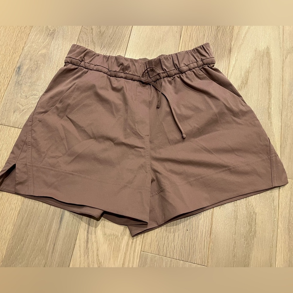 Lululemon Cinchable Waist High-Rise Woven Short 3.5"
